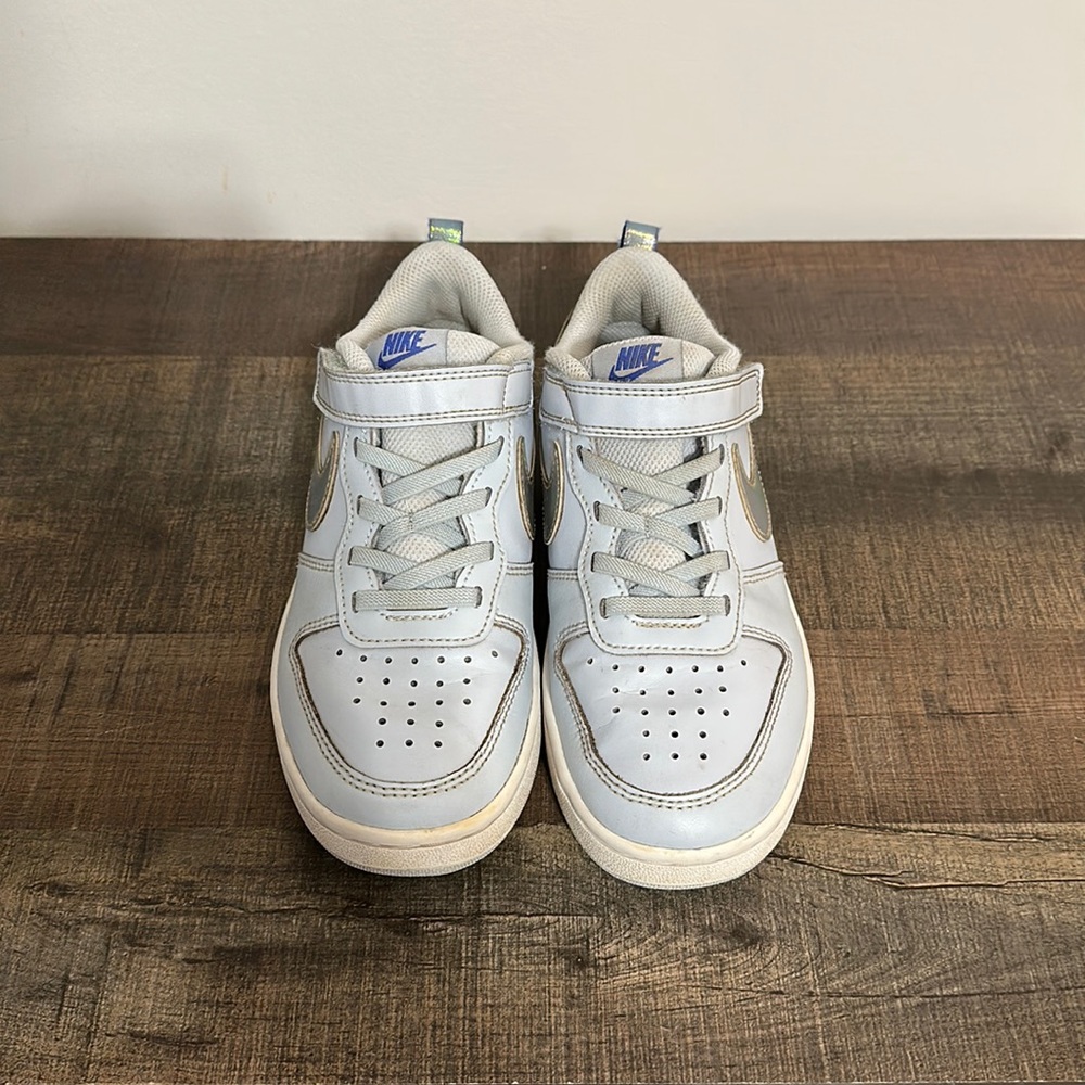 Girls light blue low top Nike sneakers -Size 2.5y